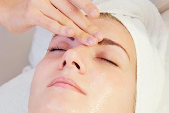 This advanced facial provides a deep treatment to maintain a firmer clearer and brighter complexion.